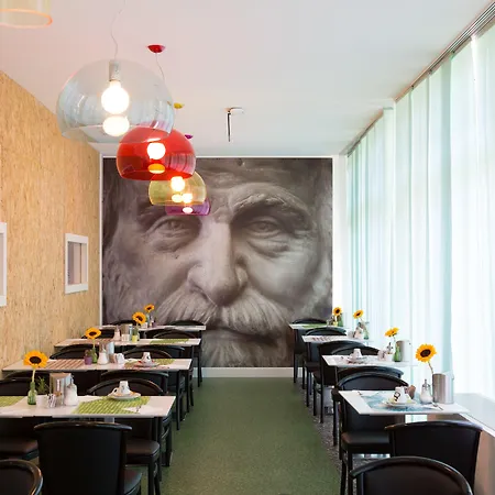 Отель Campus